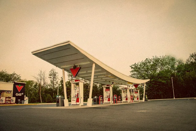 "Since it was built in the late 1960s, the soaring canopy of the Canadian Tire gas bar at Southdown and Bromsgrove Rds. has been a landmark of the Clarkson area... The roof is an example of the Googie style of architecture that sprouted up at gas stations and fast food joints along highways in the 1. Finding people who actually know modern roadside design in your area