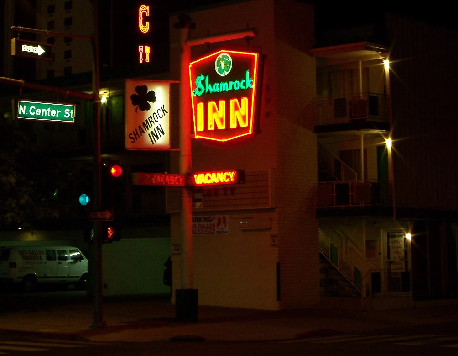 vintage vacancies - Shamrock INN. Roadside architecture places to stay in Tucumcari