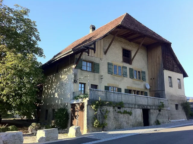 farmhouse, homestead, switzerland, himmelriich, house, facade, historic, exterior. Stay inside the finished project: booking near roadside building case studies